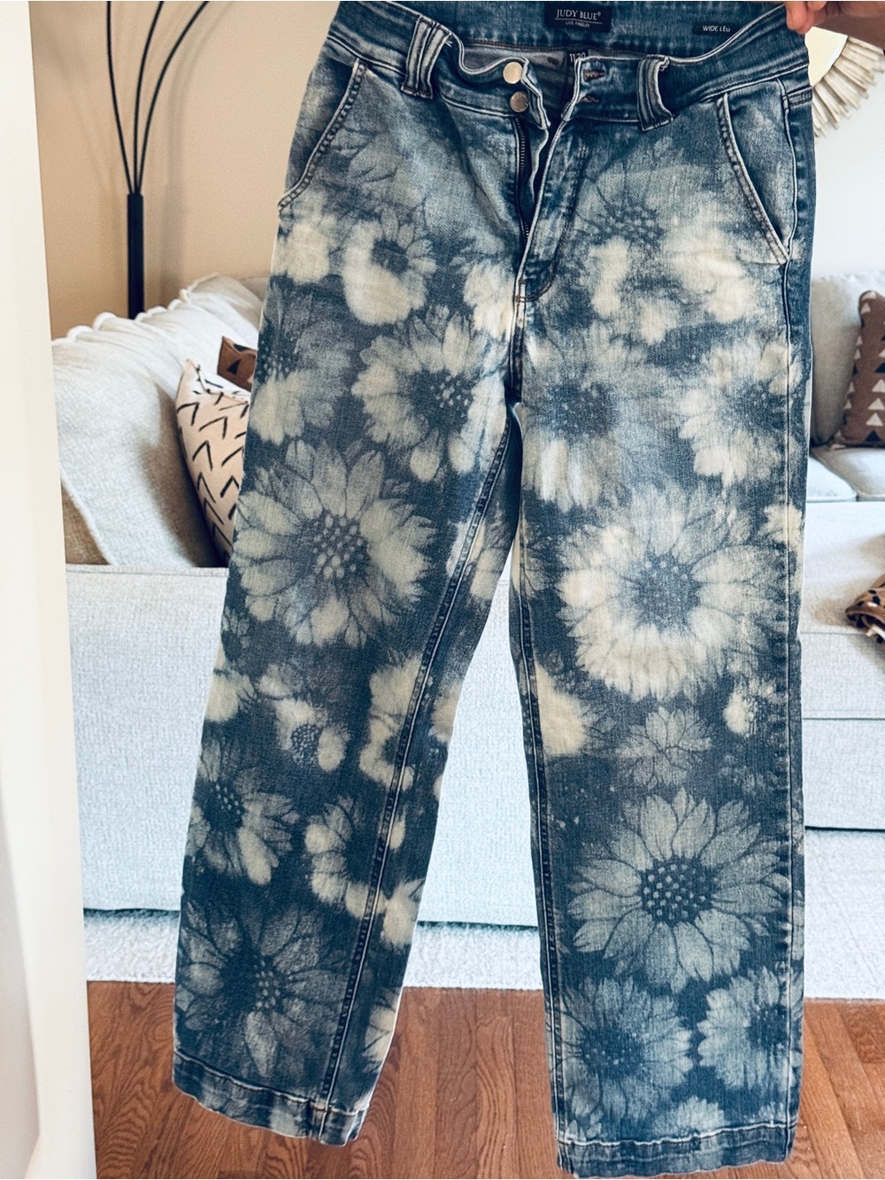 Judy Blue Womens Blue Floral Bleach-Wash Wide Leg Jeans